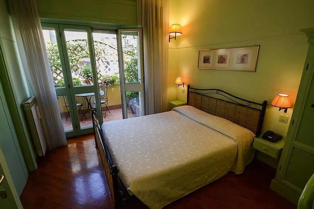 Lilium Boutique Hotel Roma 3*,